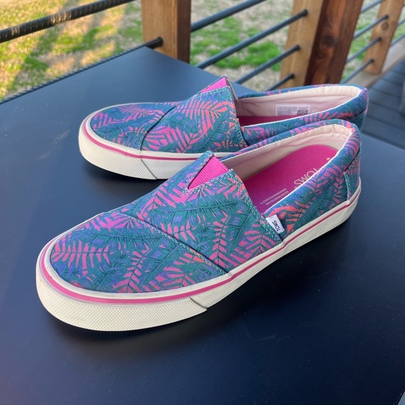 TOMS Tropical Print Slip-On Shoes - Picture 2 of 5